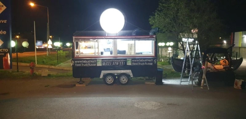 Compact Mini Round Food Trailer